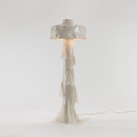 <a href="https://www.galeriegosserez.com/artistes/salomon-celine.html">Céline Salomon</a> - Manitari - Sculpture Lumineuse